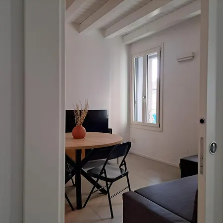 Apartment By Quokka 360 - Close To The And The Station Como